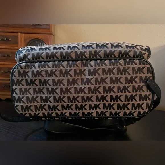 Michael Kors Black Jaquard Signature Canvas with Leather Straps Abbey Backpack - Picture 12 of 16